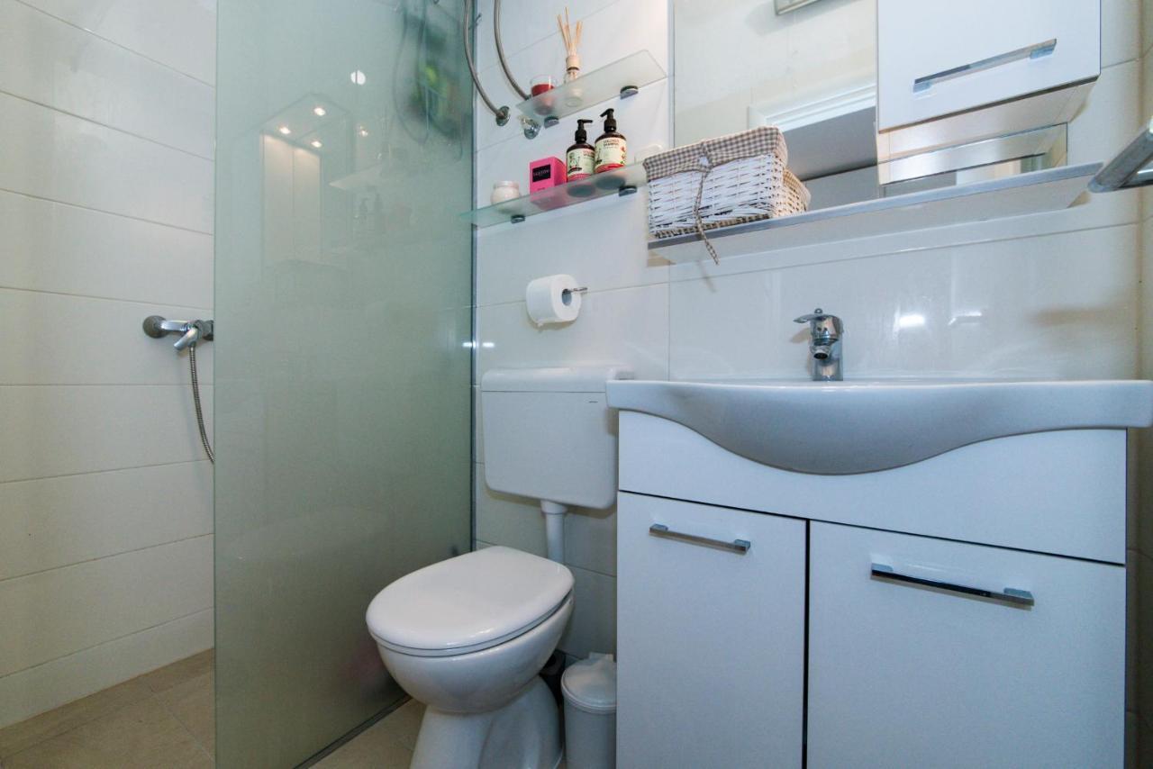 شقة Apartman Luka Vila Vesa Promajna With Jacuzzi & Garden المظهر الخارجي الصورة