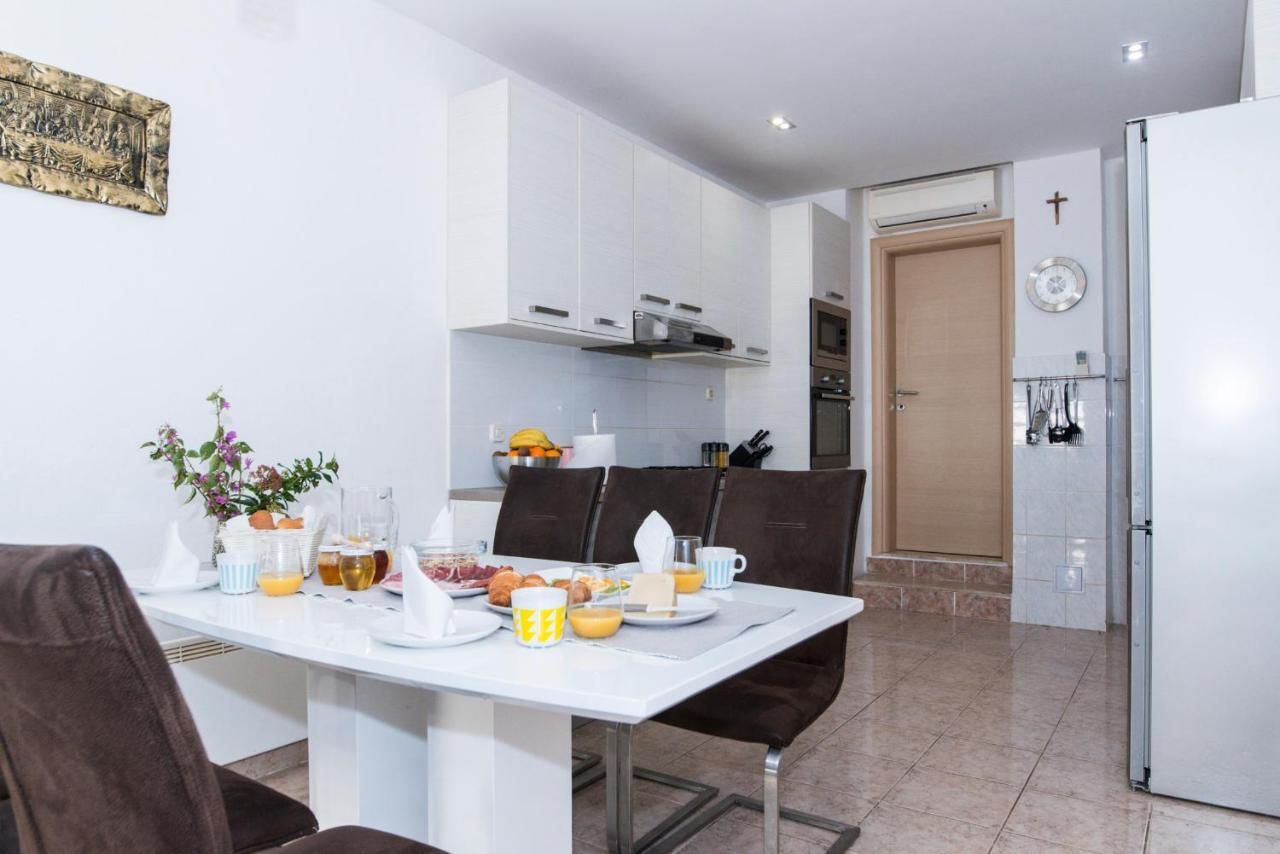 شقة Apartman Luka Vila Vesa Promajna With Jacuzzi & Garden المظهر الخارجي الصورة