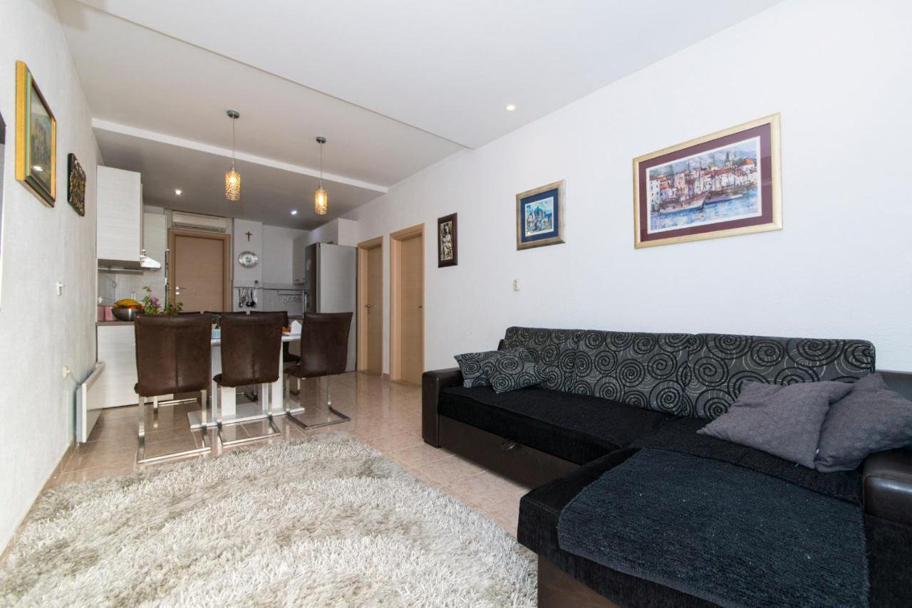 شقة Apartman Luka Vila Vesa Promajna With Jacuzzi & Garden المظهر الخارجي الصورة