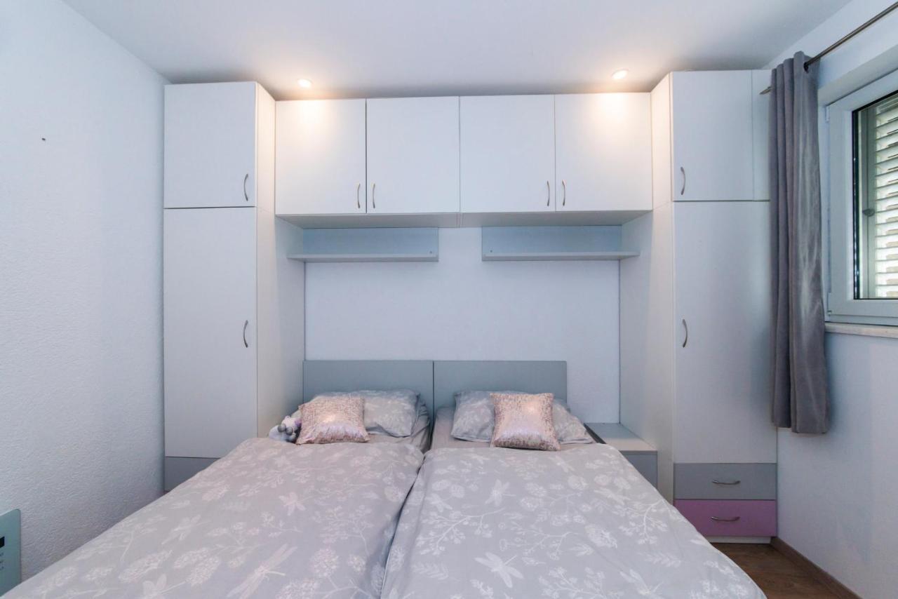 شقة Apartman Luka Vila Vesa Promajna With Jacuzzi & Garden المظهر الخارجي الصورة